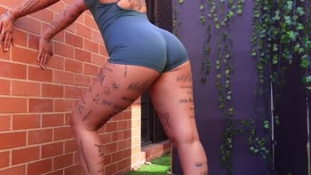 Stretching Out, Getting Wet with Missxxxxlee