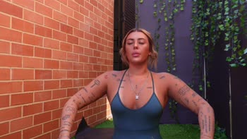 Stretching Out, Getting Wet with Missxxxxlee