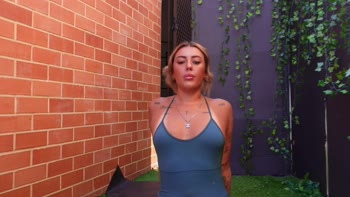 Stretching Out, Getting Wet with Missxxxxlee