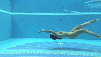 Sazan's Scintillating Underwater Solo Show