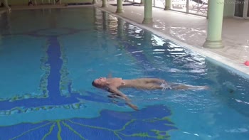 Sazan's Scintillating Underwater Solo Show