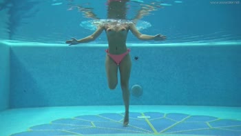 Sazan's Scintillating Underwater Solo Show