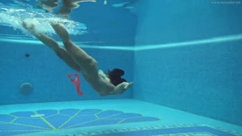 Sazan's Scintillating Underwater Solo Show