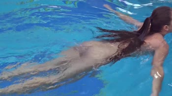 Sazan's Scintillating Underwater Solo Show