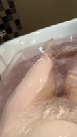 JuliettaV's Blissful Bath Time Solo: Underwater Belly Button & Pussy Close-Ups