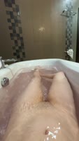 JuliettaV's Blissful Bath Time Solo: Underwater Belly Button & Pussy Close-Ups