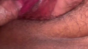 Tattooed Temptress Xoxosabrosos Squirts with Her Hands