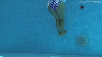 Andreina De Luxe's Underwater Seduction Show