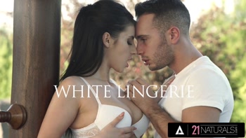 Nelly Kent's Sun-Kissed Seduction: Huge Dick Devotion in 1080p HD