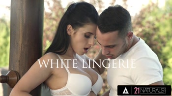 Nelly Kent's Sun-Kissed Seduction: Huge Dick Devotion in 1080p HD
