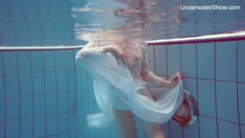Diana Zelenkina's Sensual Underwater Seduction