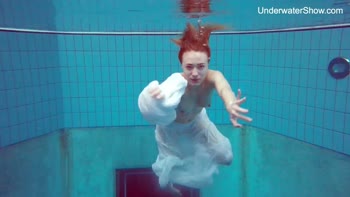 Diana Zelenkina's Sensual Underwater Seduction