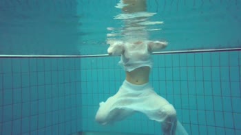 Diana Zelenkina's Sensual Underwater Seduction