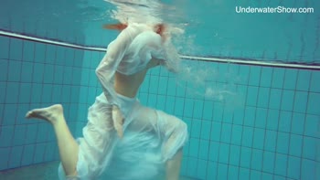 Diana Zelenkina's Sensual Underwater Seduction