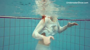 Diana Zelenkina's Sensual Underwater Seduction