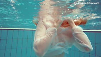 Diana Zelenkina's Sensual Underwater Seduction