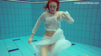 Diana Zelenkina's Sensual Underwater Seduction