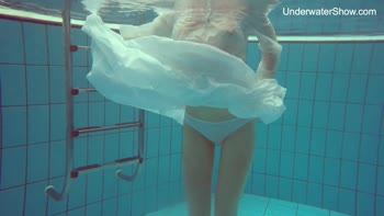 Diana Zelenkina's Sensual Underwater Seduction