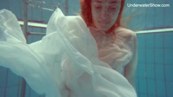 Diana Zelenkina's Sensual Underwater Seduction