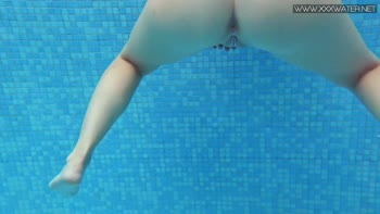 Lizi Vogue's Sizzling Underwater Solo Show