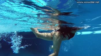 Andreina De Luxe: Dazzling Underwater Showstopper