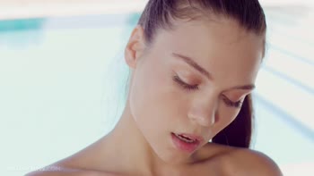 Elizabeth T's Scorching Outdoor Solo: Nude Fitness & Real Masturbation