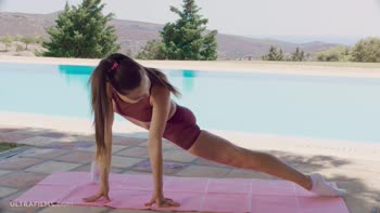 Elizabeth T's Scorching Outdoor Solo: Nude Fitness & Real Masturbation