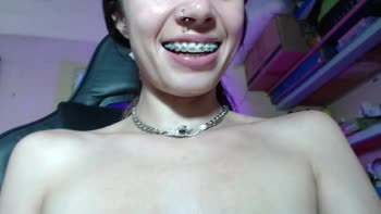 Karoline_12's Sensual Saliva Show: A Latina's Secret to Pleasure
