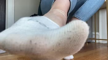 Sizetensolemates' Foot Worship: Sucking Dirty Peds in a Sensual JOI