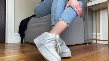 Sizetensolemates' Foot Worship: Sucking Dirty Peds in a Sensual JOI