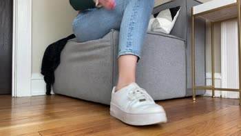 Sizetensolemates' Foot Worship: Sucking Dirty Peds in a Sensual JOI