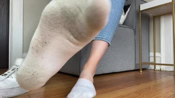 Sizetensolemates' Foot Worship: Sucking Dirty Peds in a Sensual JOI