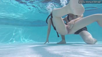 Minnie Manga's Underwater Seduction: Blowjob, Cumshot & More