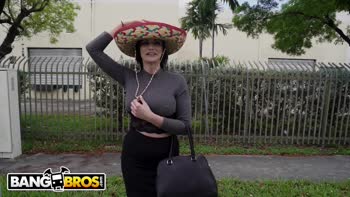 Becky Bandini's Cinco De Mayo Fiesta in Bang Bus