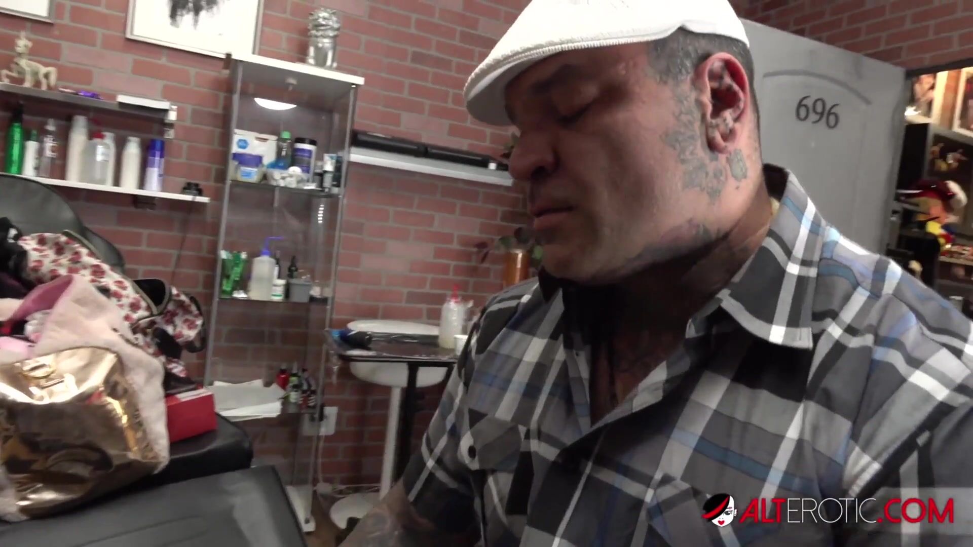 River Dawn Ink Sucks Cock after her new Pussy Tattoo