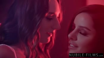 Vanna Bardot & Andi Rose Share Valentine's Steamy Threesome