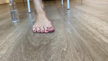 KatieeeF's Oiled Up Legs - 60FPS Czech Teen (18+) Solo
