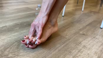 KatieeeF's Oiled Up Legs - 60FPS Czech Teen (18+) Solo