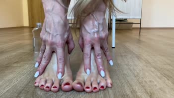 KatieeeF's Oiled Up Legs - 60FPS Czech Teen (18+) Solo
