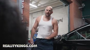 REALITY KINGS - Naughty Avery Jane Gets Down And Dirty At The Chop Shop With Mechanic Jmac