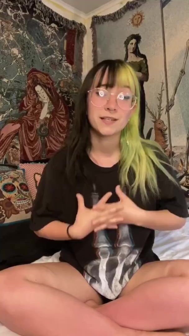 BigTittyGothEgg Dick Size 101
