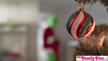"This Is The Worst Christmas Ever!" Cindy Lou Saves Christmas For Step Bro