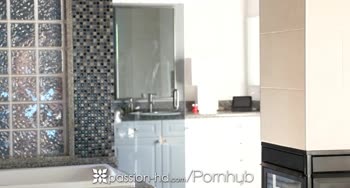 Sydney Cole's Shower BJ Frenzy: Passionate HD Hardcore