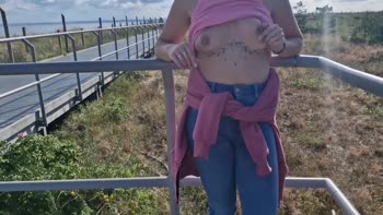 HottPussy118's Pier Show: Fresh Teen (18+) Flashes Her Tits in Public