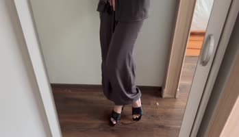 HollyHarlot's High Heel Goddess: Softcore Feet Worship