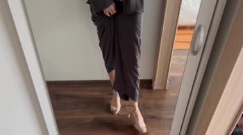 HollyHarlot's High Heel Goddess: Softcore Feet Worship