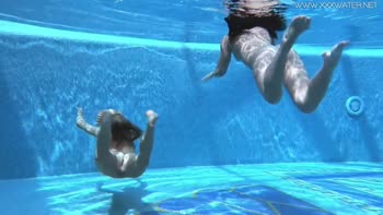 Jessica Lincoln's Sizzling Underwater Show: Big Boobs, Bikinis, and a Splash of Fun!