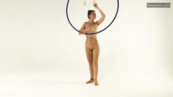 Kim Nadara's Stunning Acrobatic Display