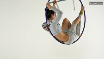 Kim Nadara's Stunning Acrobatic Display