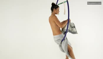 Kim Nadara's Stunning Acrobatic Display
